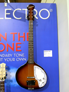 MM2015 – Danelectro Baby Sitar